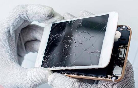Заміна розбитого скла в смартфоні у Львові